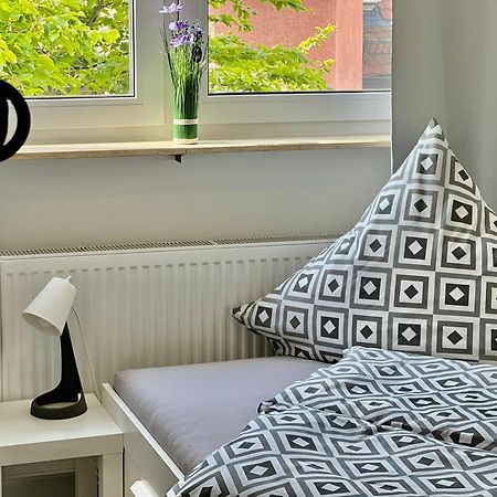 Nujen- Hotel Und Apartment Stuttgart Zuffenhausen Eksteriør billede