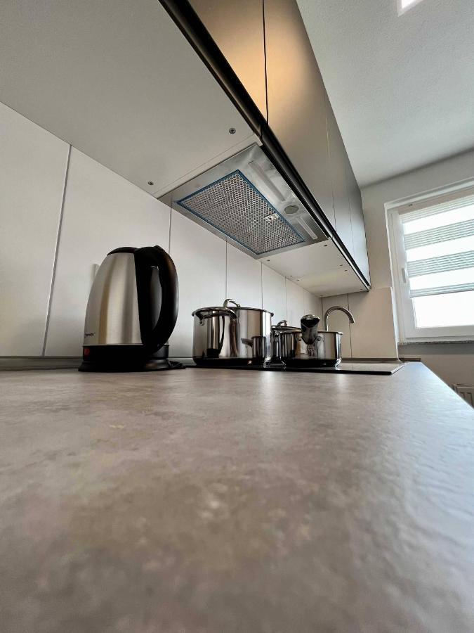 Nujen- Hotel Und Apartment Stuttgart Zuffenhausen Eksteriør billede