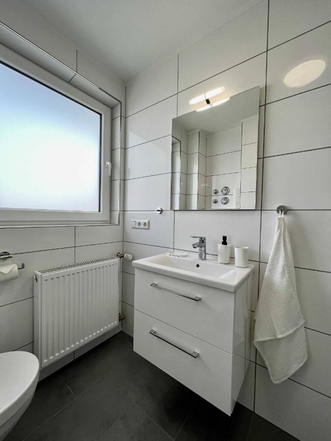 Nujen- Hotel Und Apartment Stuttgart Zuffenhausen Eksteriør billede