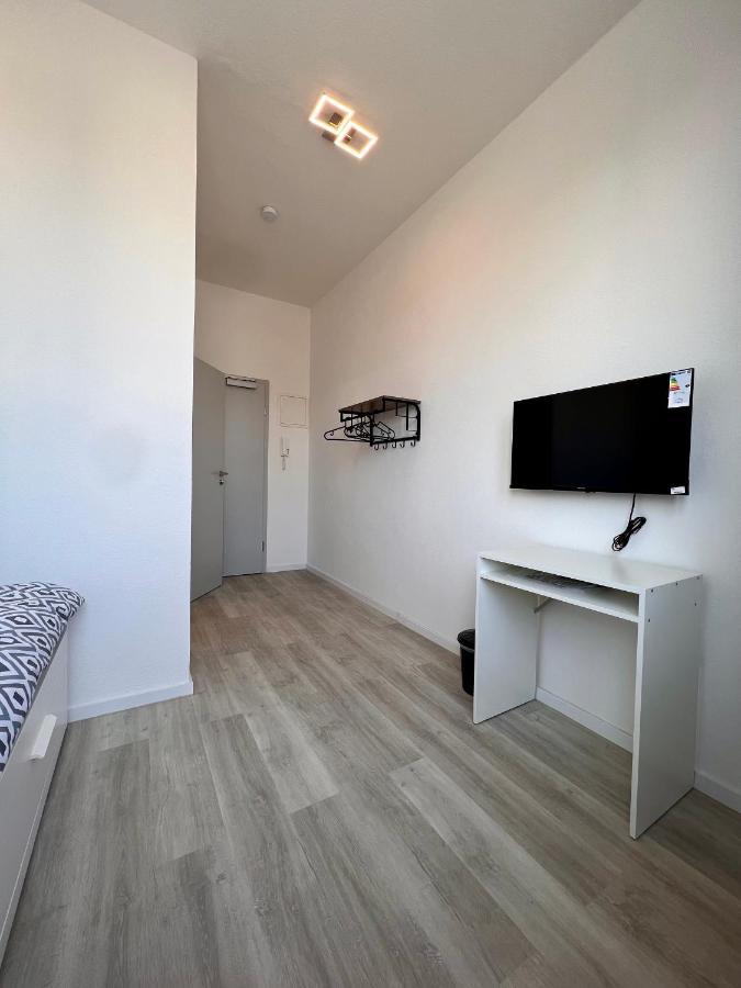 Nujen- Hotel Und Apartment Stuttgart Zuffenhausen Eksteriør billede