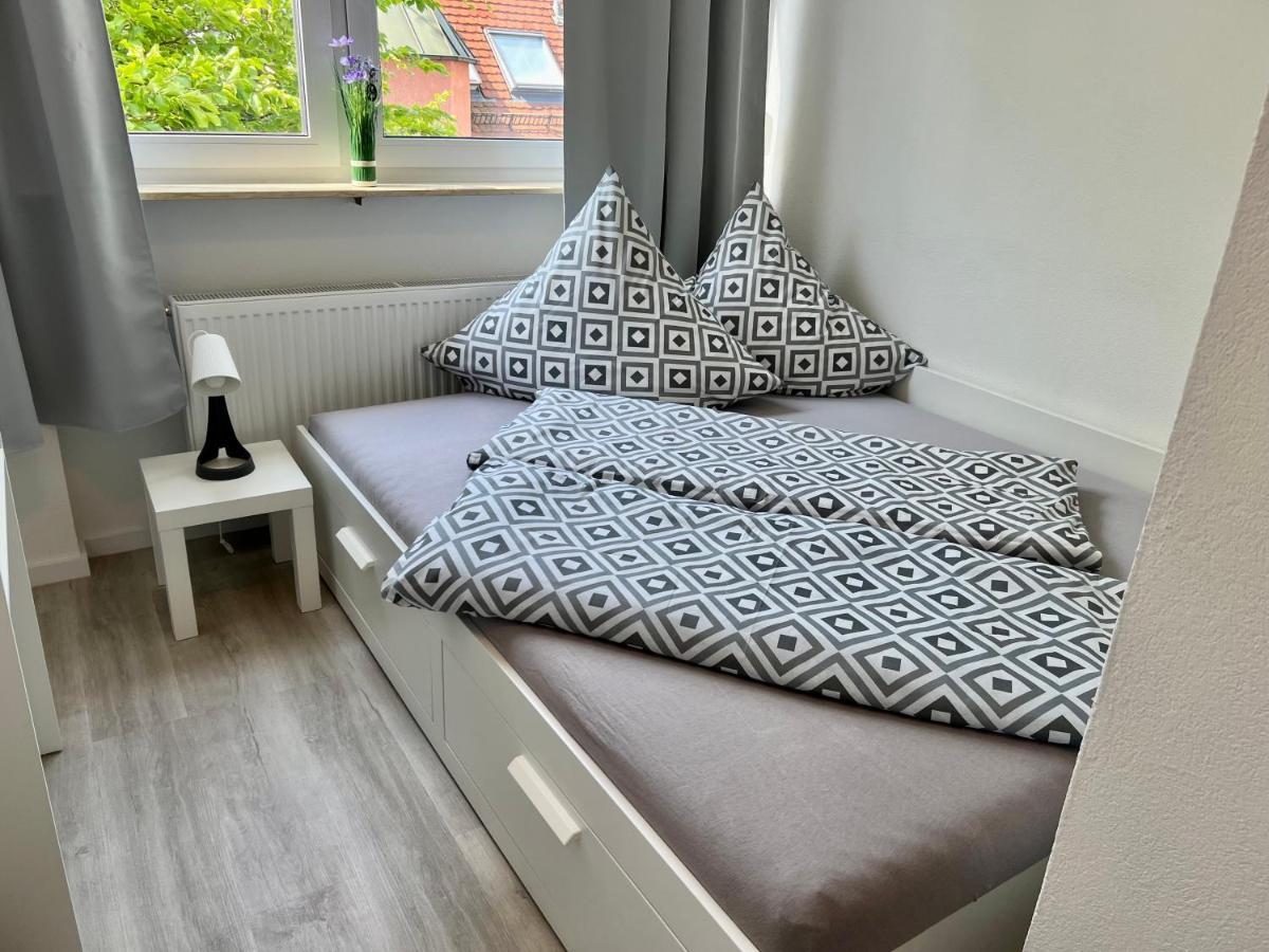 Nujen- Hotel Und Apartment Stuttgart Zuffenhausen Eksteriør billede