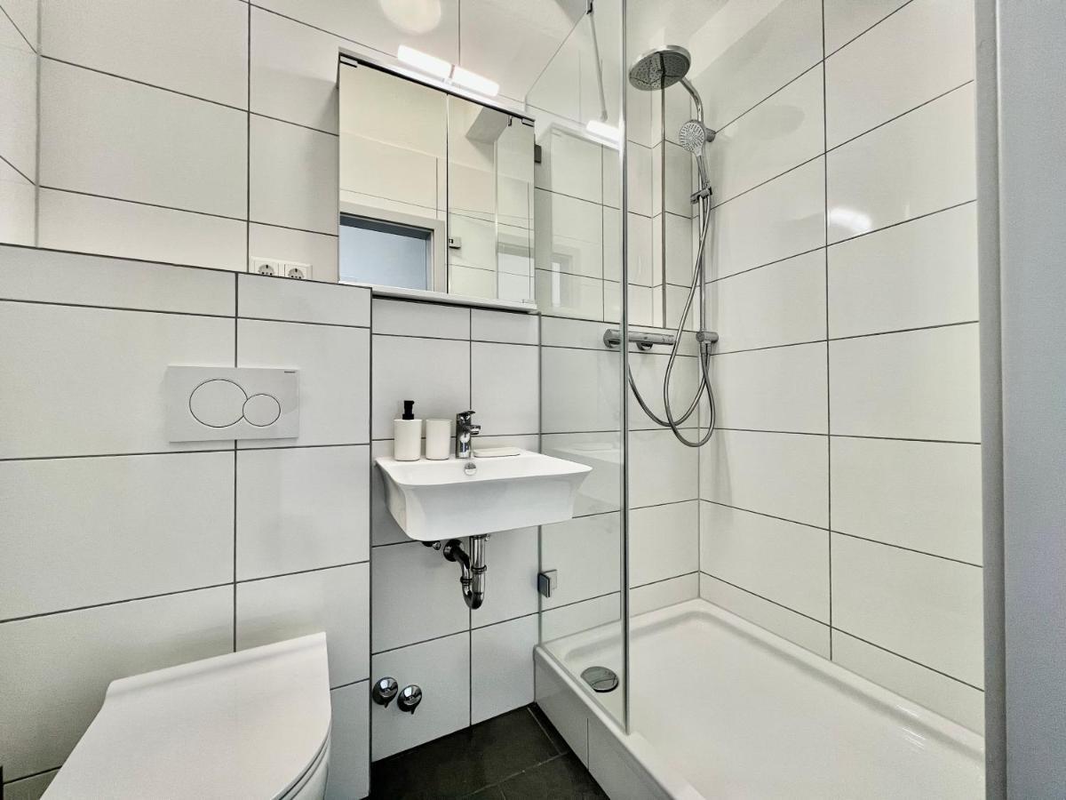 Nujen- Hotel Und Apartment Stuttgart Zuffenhausen Eksteriør billede