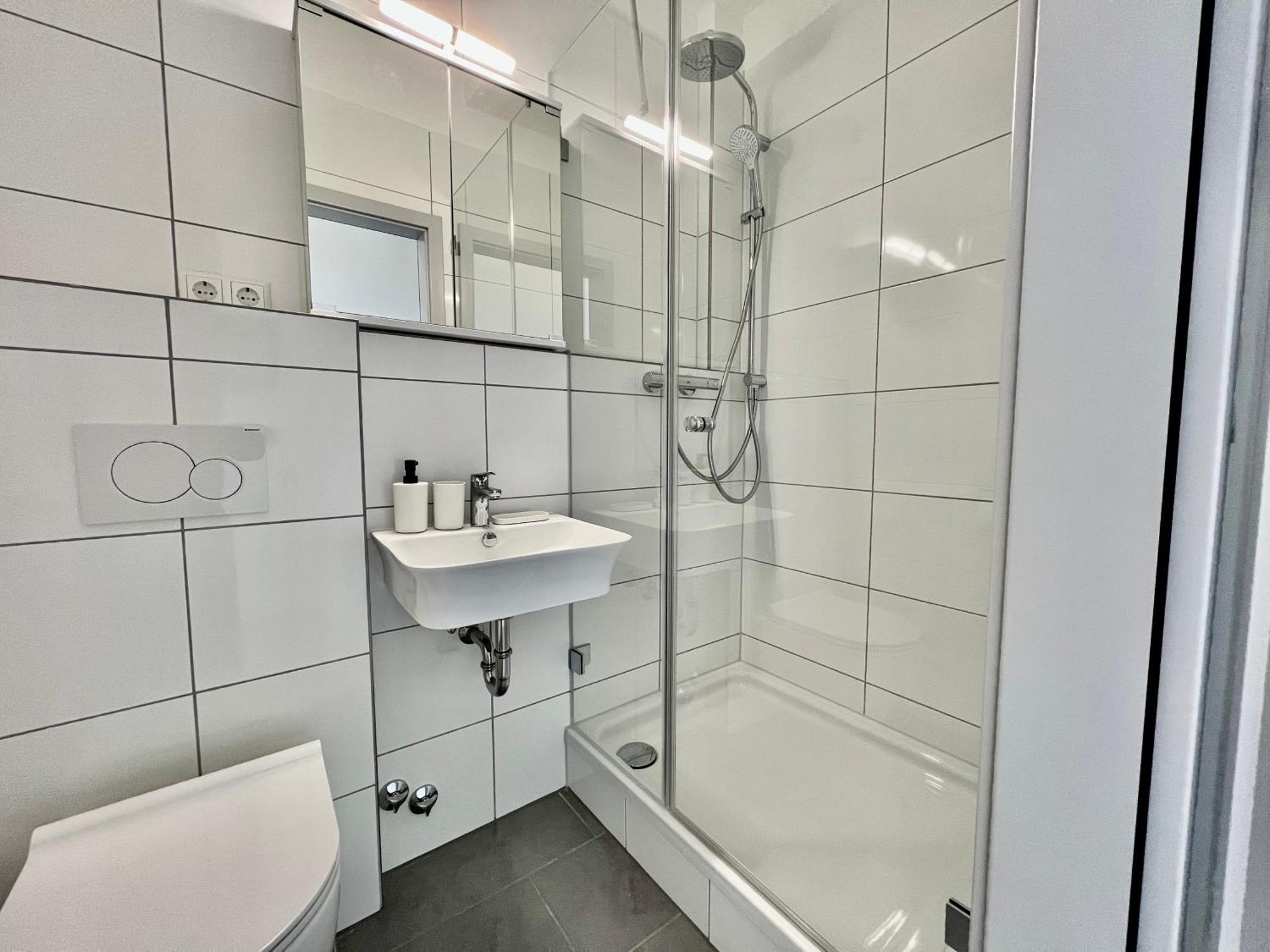 Nujen- Hotel Und Apartment Stuttgart Zuffenhausen Eksteriør billede